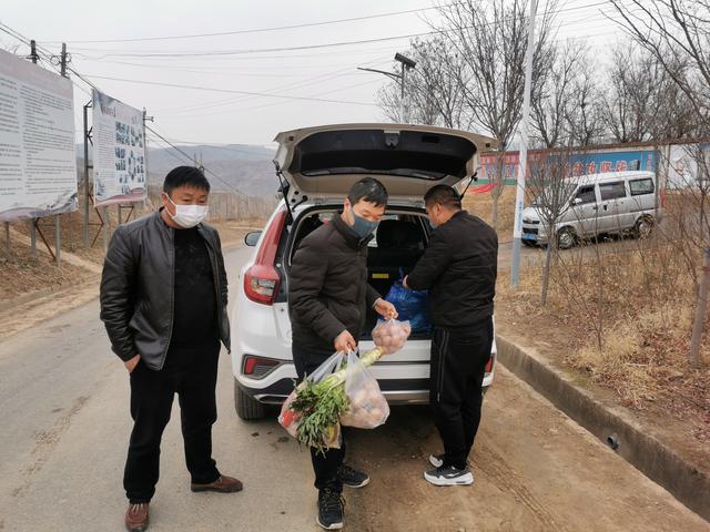 隔离疫情不隔爱守望相助暖人心,隔离病毒不隔爱居家隔离亦温暖