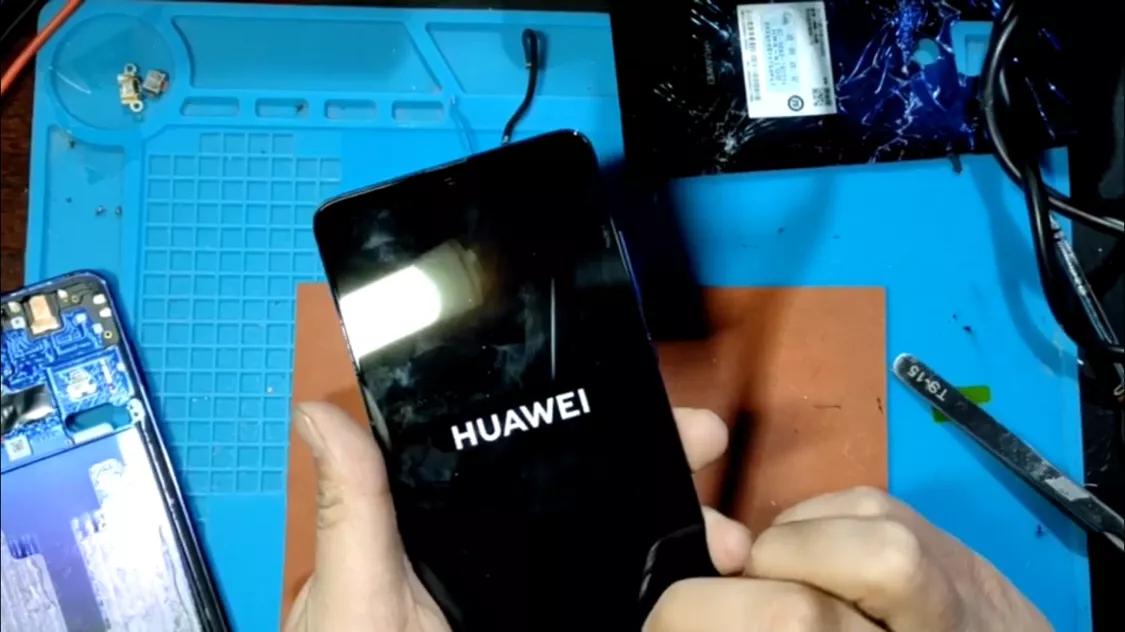 华为mate20重摔后无背光,mate20后盖可以更换成mate20pro后盖吗