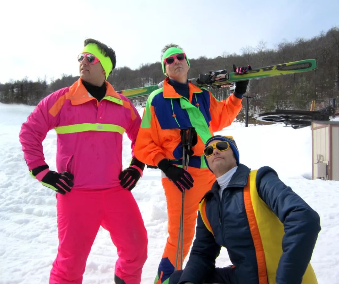 滑雪必备的10件装备,滑雪人必备最全滑雪装备清单