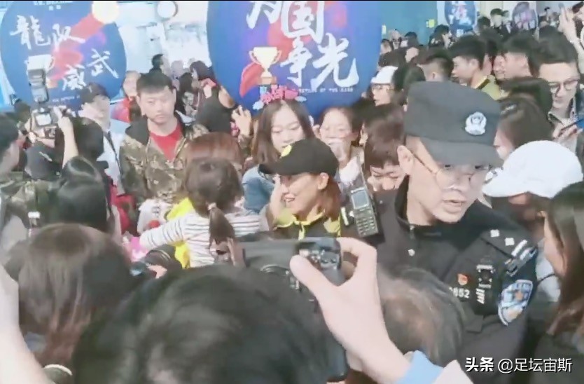 刘诗雯亲闺蜜,刘诗雯与队友拥抱