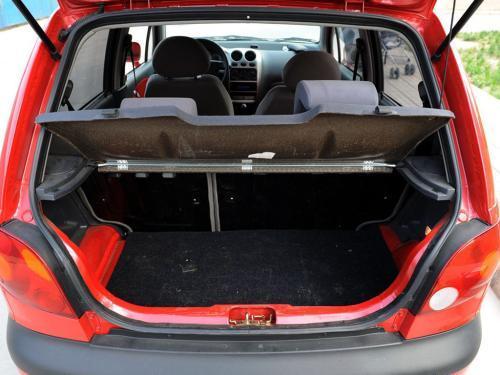 反锁车内如何自救,被反锁车里如何开