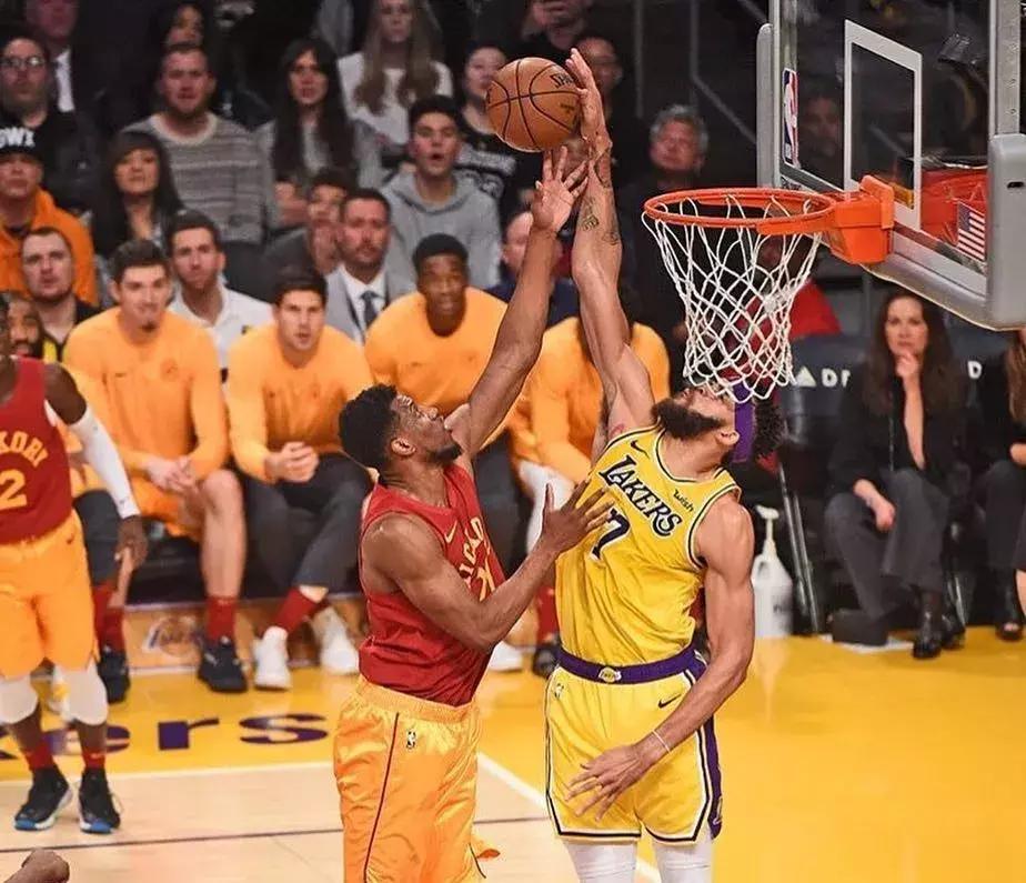 球商低？五大囧之神？他可是湖人的盖帽王！奥尼尔欠他一个道歉