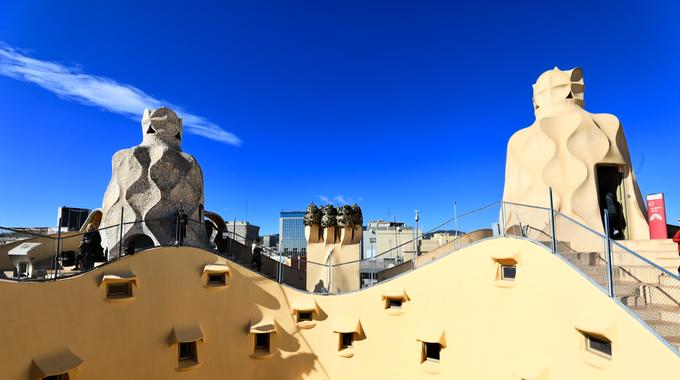 米拉之家是什么风格建筑,和米拉之家相似的建筑