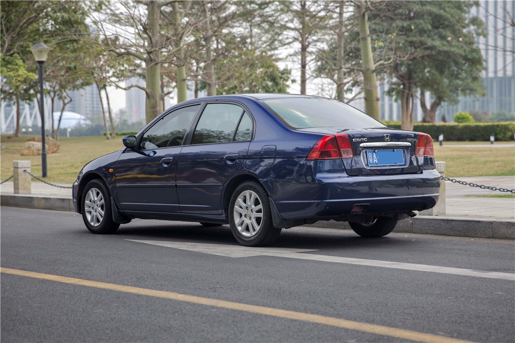 本田思域最畅销的一款,售价12万的本田思域