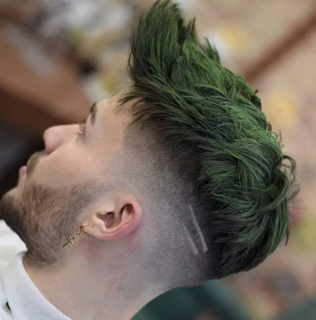 头发两边炸开怎么解决,头发顶部老是鼓起来怎么剪