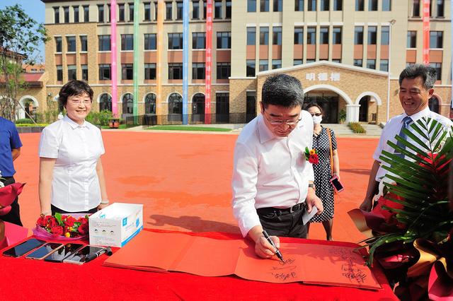 大连外国语学校开学典礼,大连文谷双语学校升旗仪式