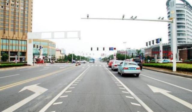 锯齿车道怎么走不违规,锯齿车道违章怎么处理