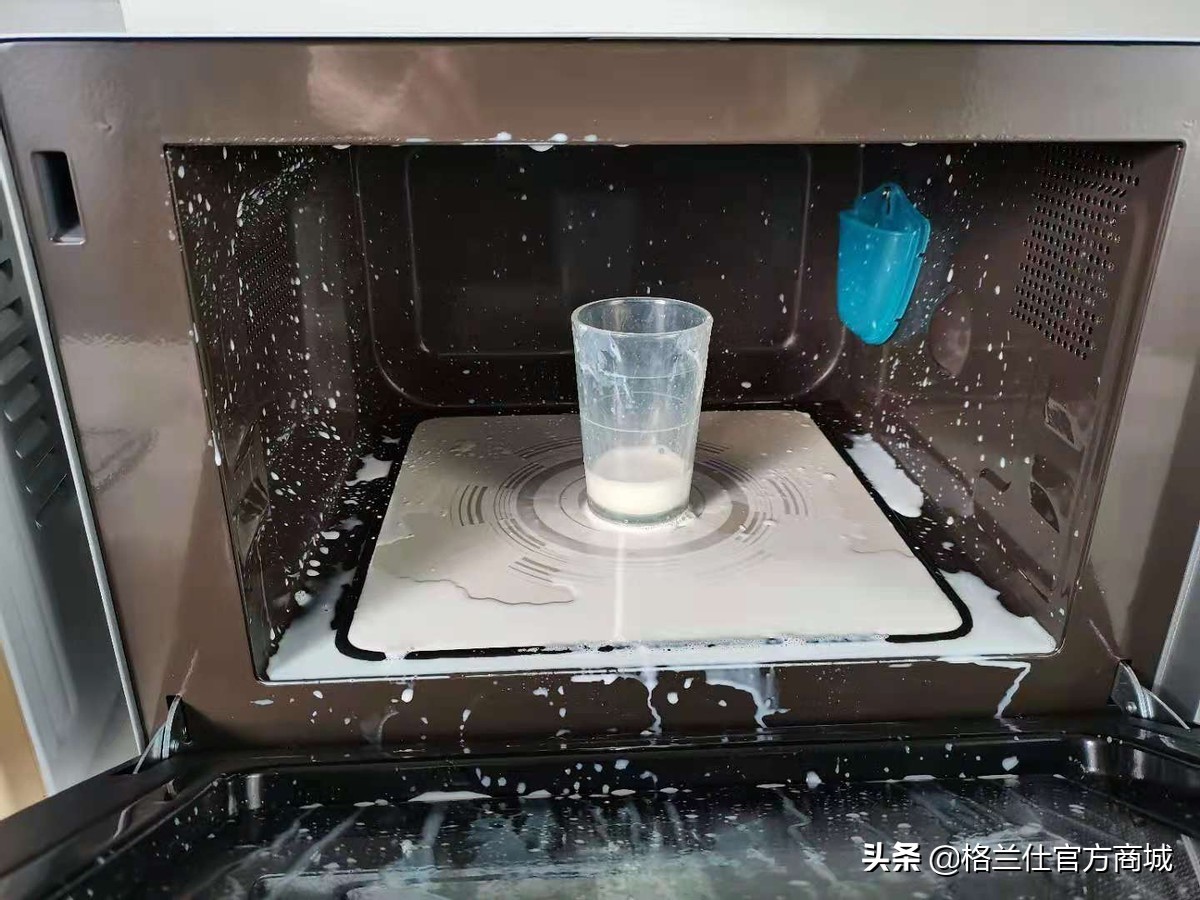 牛奶微波炉打热有沉淀物正常么,微波炉热牛奶飞溅微波炉有事没
