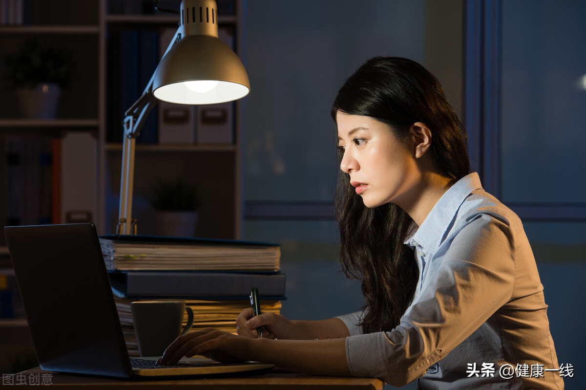 通宵熬夜能导致脑出血吗,一女子熬夜通宵中风