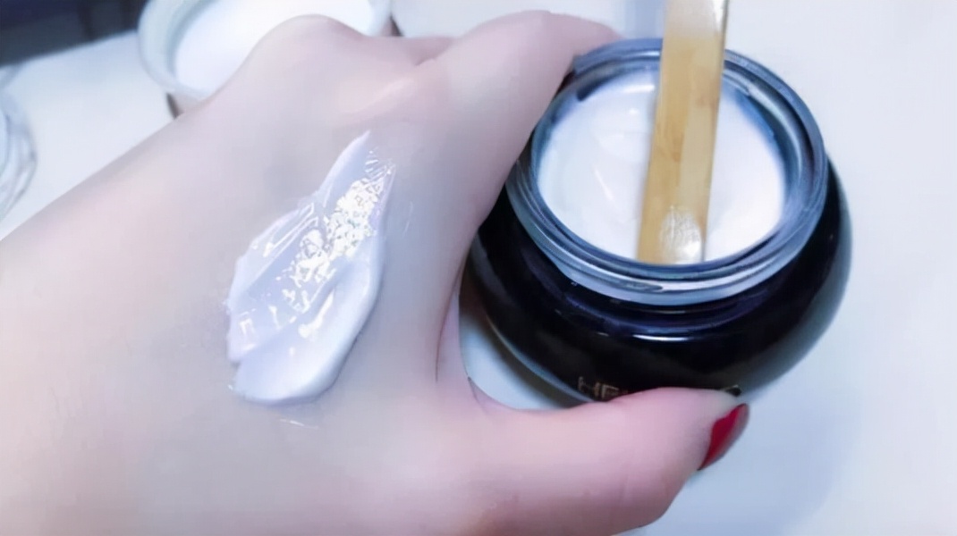 女人护肤不可缺少,什么护肤品适合30岁左右用