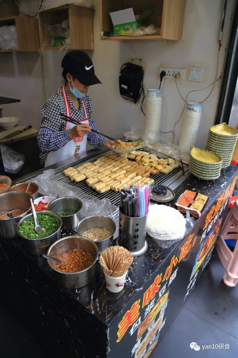 昆明滇池美食推荐菌火锅,滇池边菌子火锅