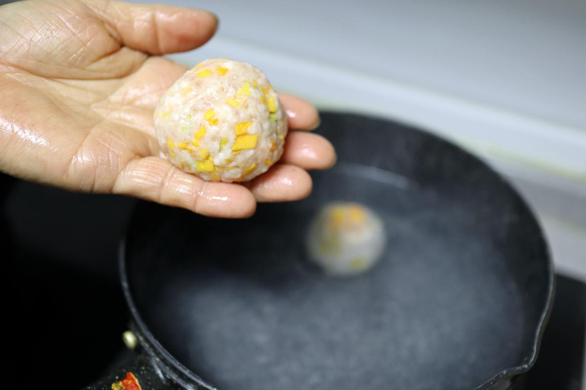 红烧狮子头不油炸家常做法,狮子头的正宗做法不油炸