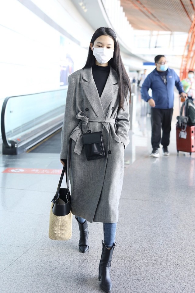 陈瑶长发披肩图片,陈瑶酷黑吊带长裙造型