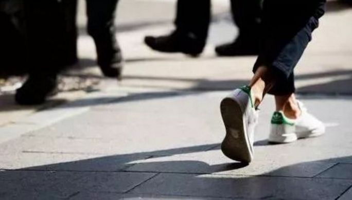 展示玉足风度的同时，警惕妇科疾病！足部保暖关系到一生的幸福！