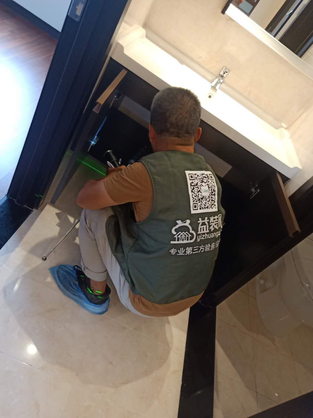 墙面返碱与渗水的区别,墙面渗水返碱了怎么修复