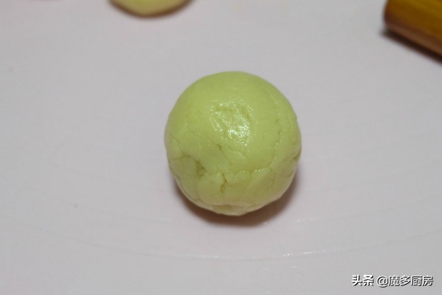 月饼怎么做不用烤箱很简单很好吃,不用转化糖浆又简单又好吃的月饼