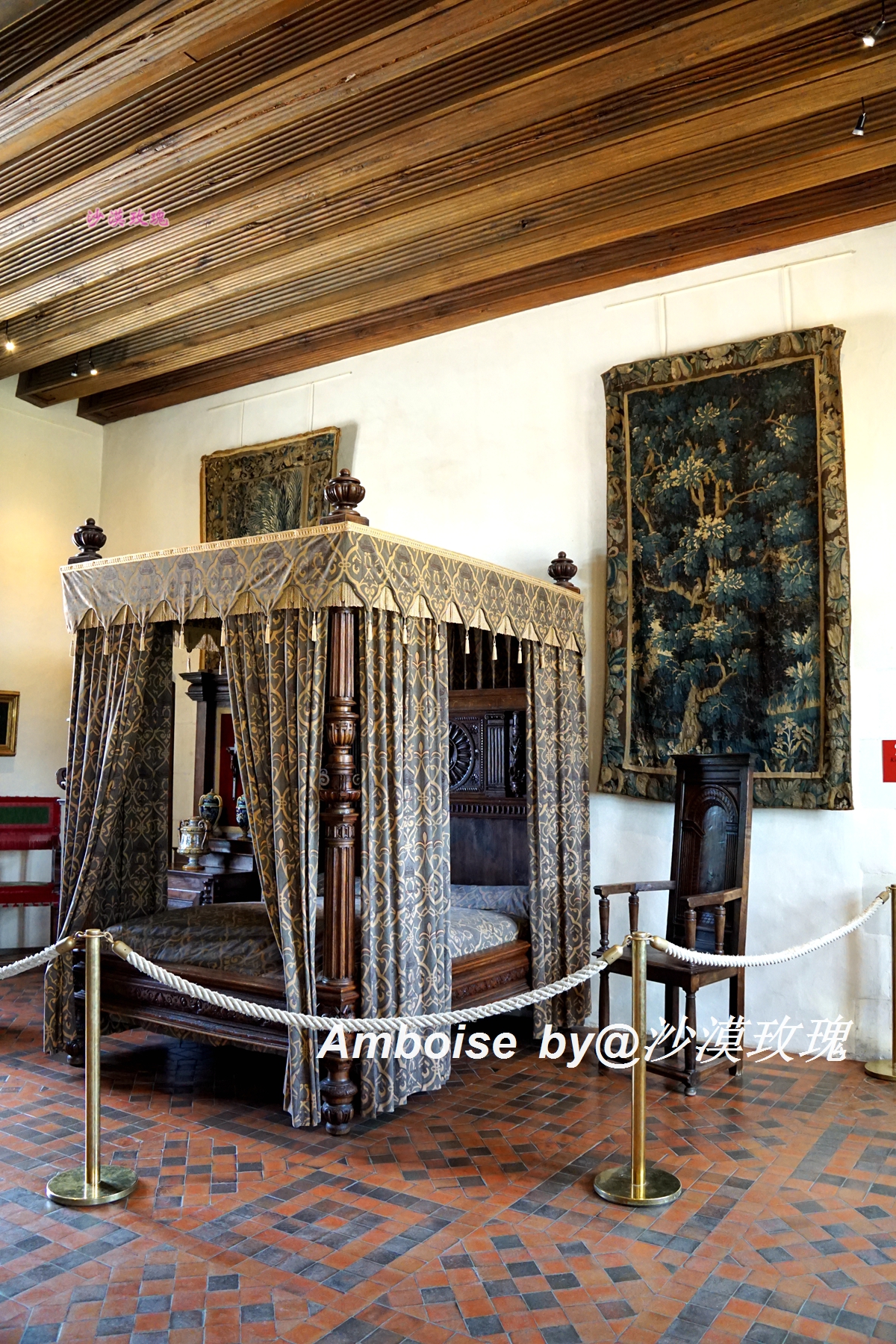 它是法国文艺复兴城堡的代表，一代巨匠达芬奇长眠于此