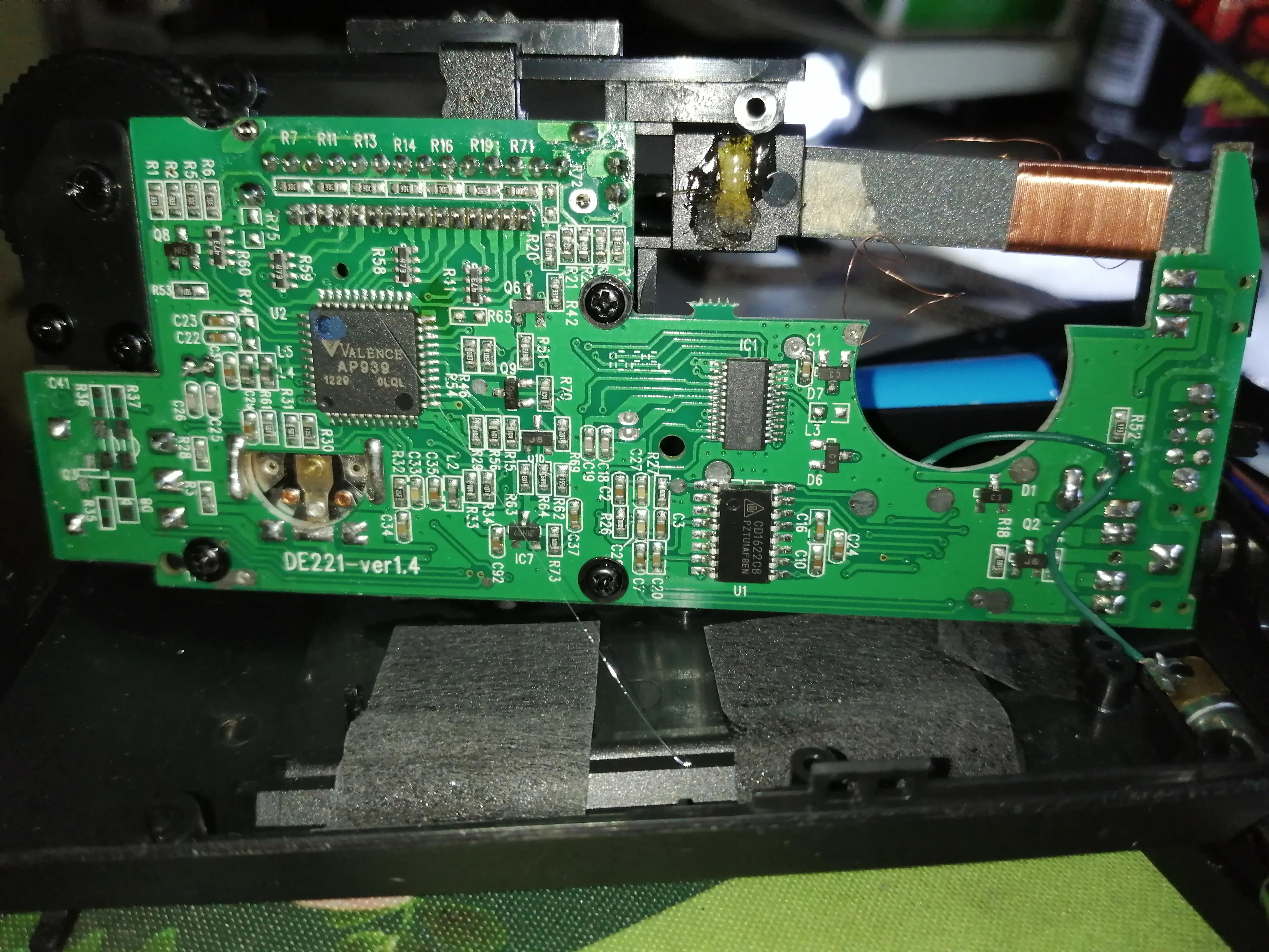 电池对音响有干扰吗,汽车收音机信号干扰怎么解决