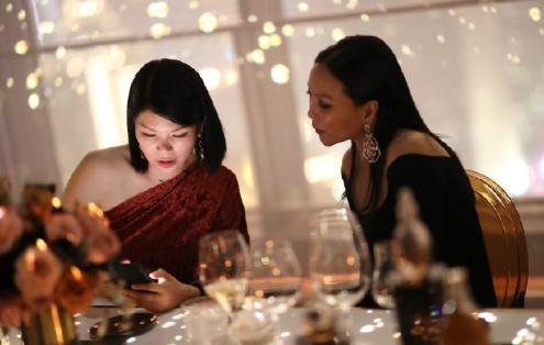 这个敢在客厅挂“*爱性**关系”画的妈妈，太飒了