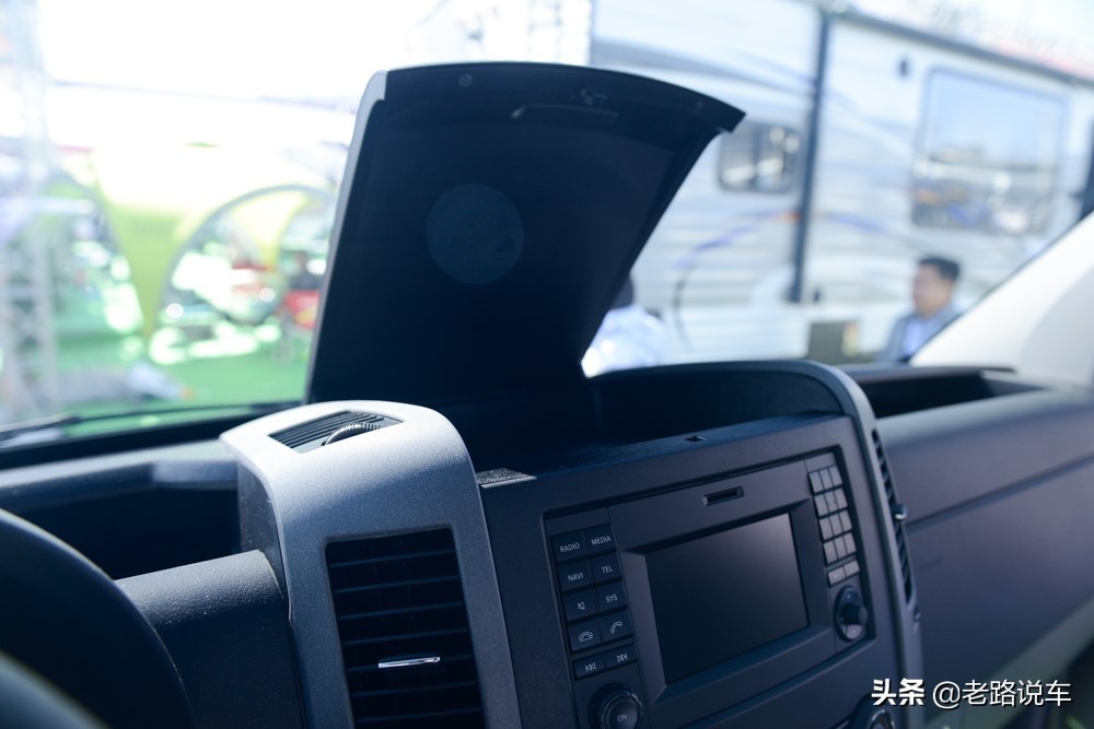 2022全新奔驰凌特商务房车,奔驰斯宾特房车3.5柴油发动机