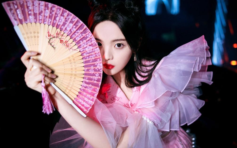 张杰唱歌忘词怎么解决,张杰演唱会忘词粉丝秒变提词器