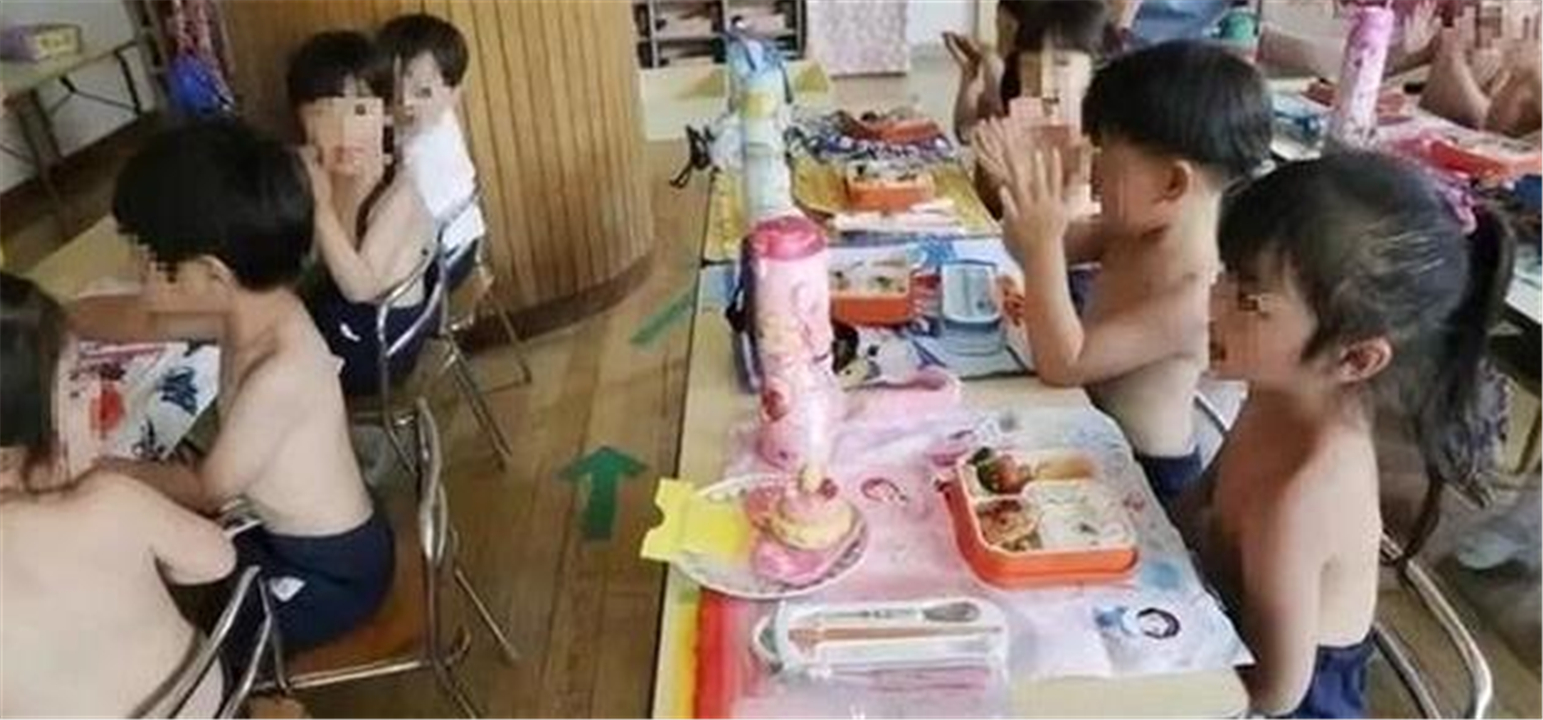 日本脱衣上课红了，男孩女孩都裸上身，网友：不怕早熟
