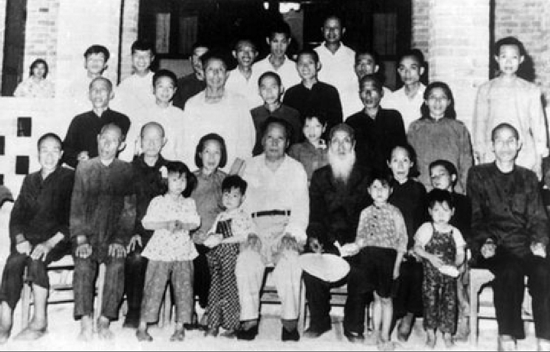 毛主席堂弟毛泽连：活到1995年才去世，用手摸着种菜，拿35元补贴