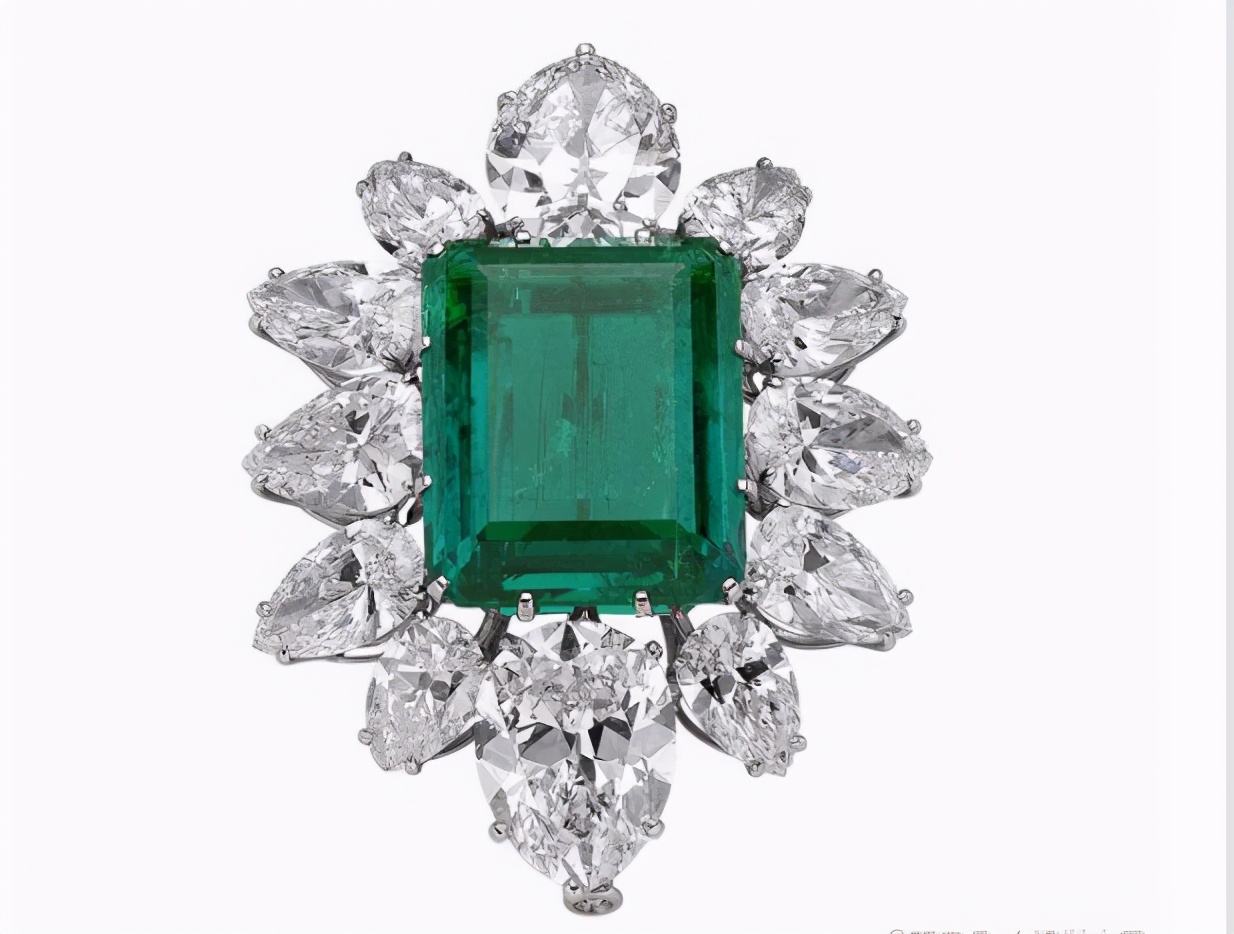 作为地位最崇高的彩色宝石，百万分之一的获得率，赋予了它的高贵