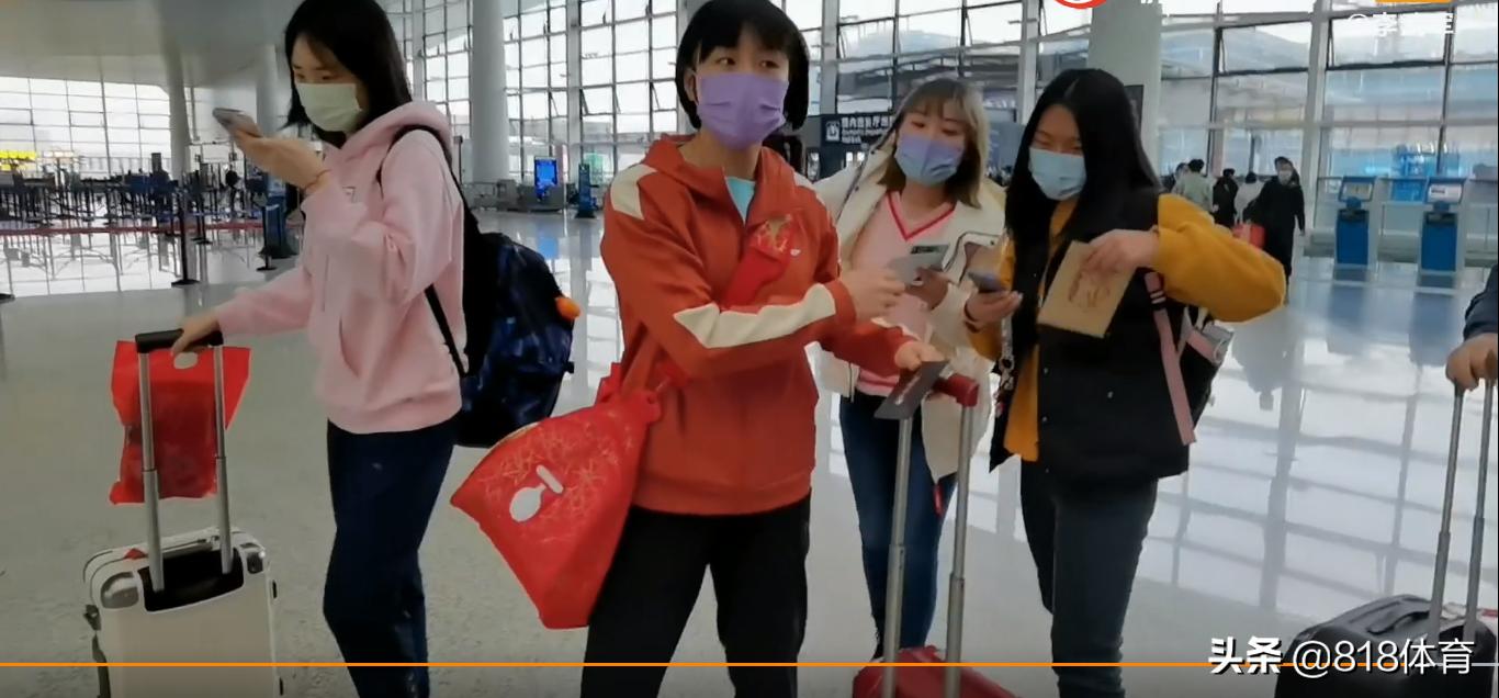 国乒队樊振东乒乓球包,国乒出征沙特樊振东