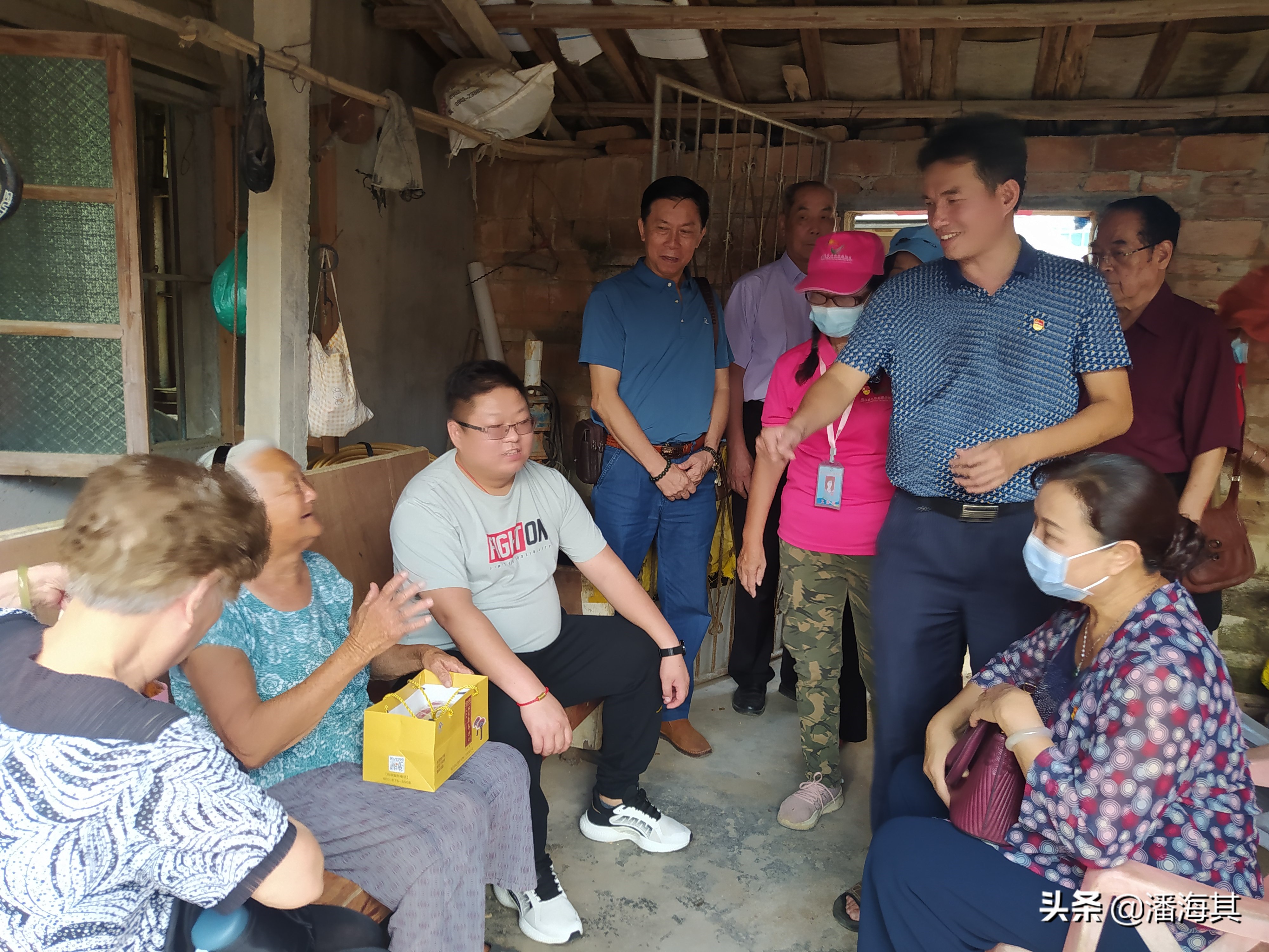 遂溪县众成志愿者协会参加“学*党**史感*党**恩办实事”慰问活动