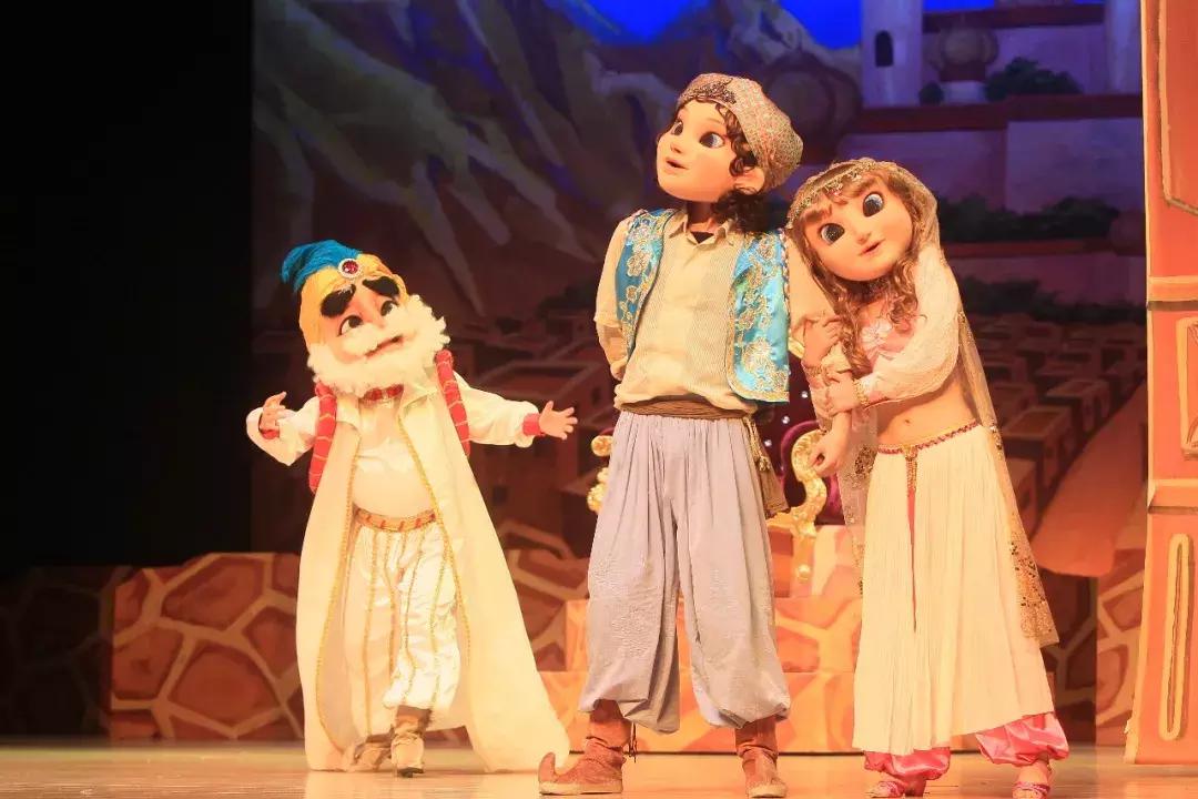 阿拉丁神灯中的飞毯来自于西亚吗,阿拉丁神灯的飞毯是怎么飞起来的