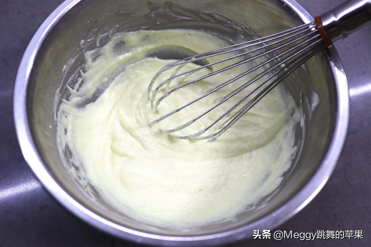 2个鸡蛋蛋糕超级简单零失败,2个鸡蛋1碗面粉不用烤箱教你做