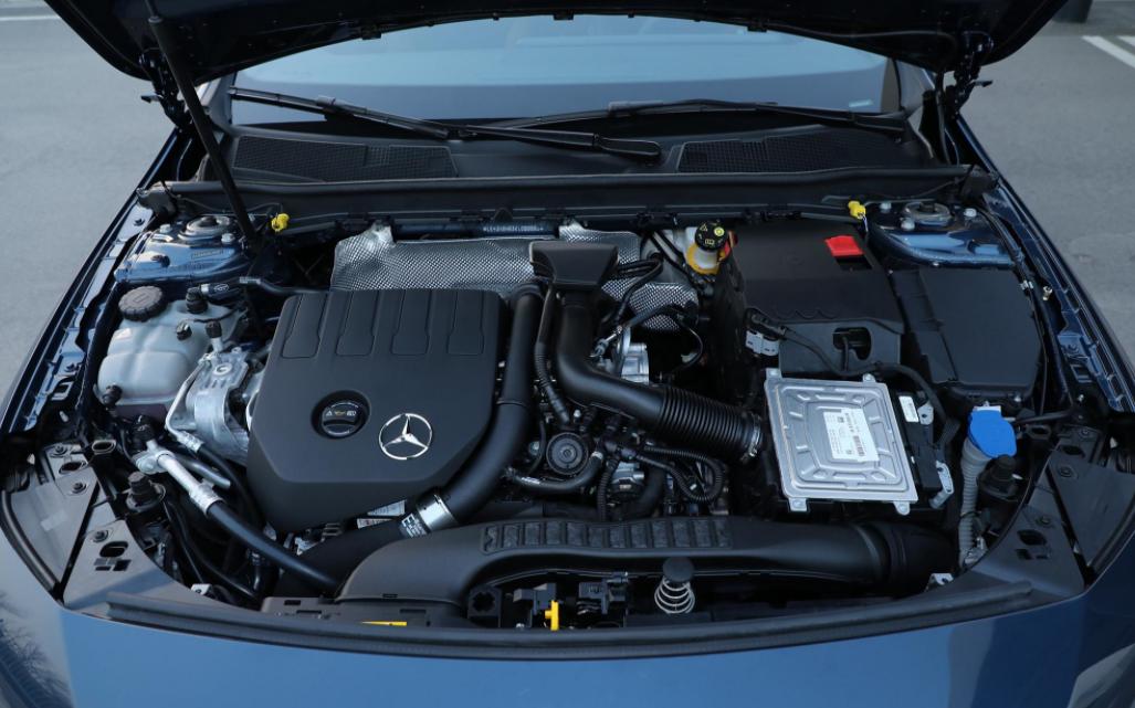 奔驰a级发动机加多少机油,奔驰a级1.3发动机烧机油吗