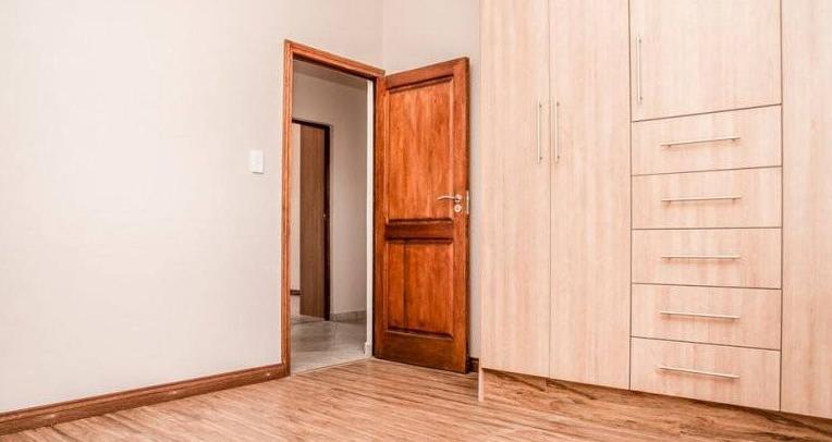 实木门防虫涂料,实木门和涂料门