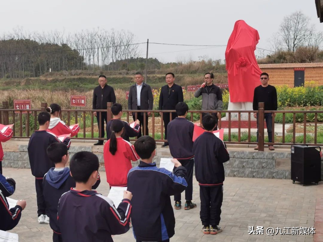 陶渊明雕塑广场,江西省九江市陶渊明塑像