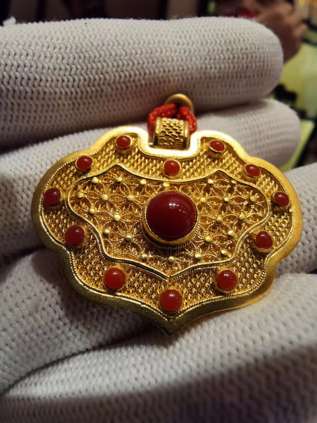 1克3000元左右的金属,1克的黄金为什么卖1000多钱