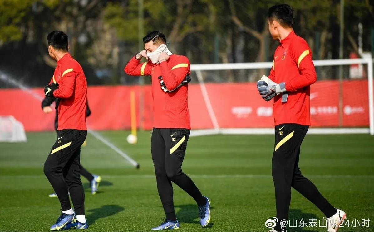 中国足球男子国家队集训名单,中国男子足球国家队射门训练日常