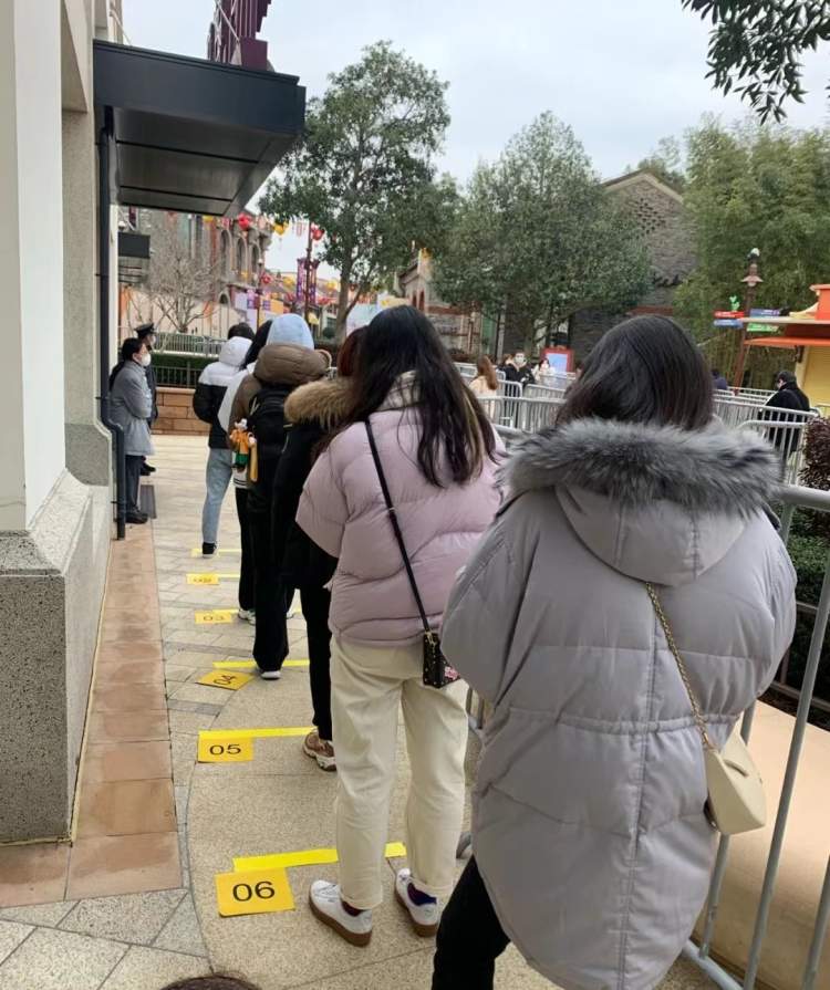 迪士尼新春抢购达菲,迪士尼达菲新春