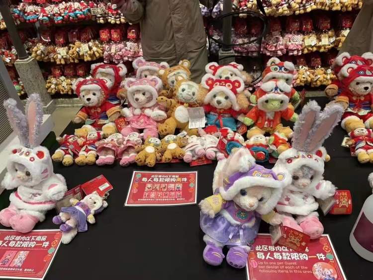 迪士尼新春抢购达菲,迪士尼达菲新春